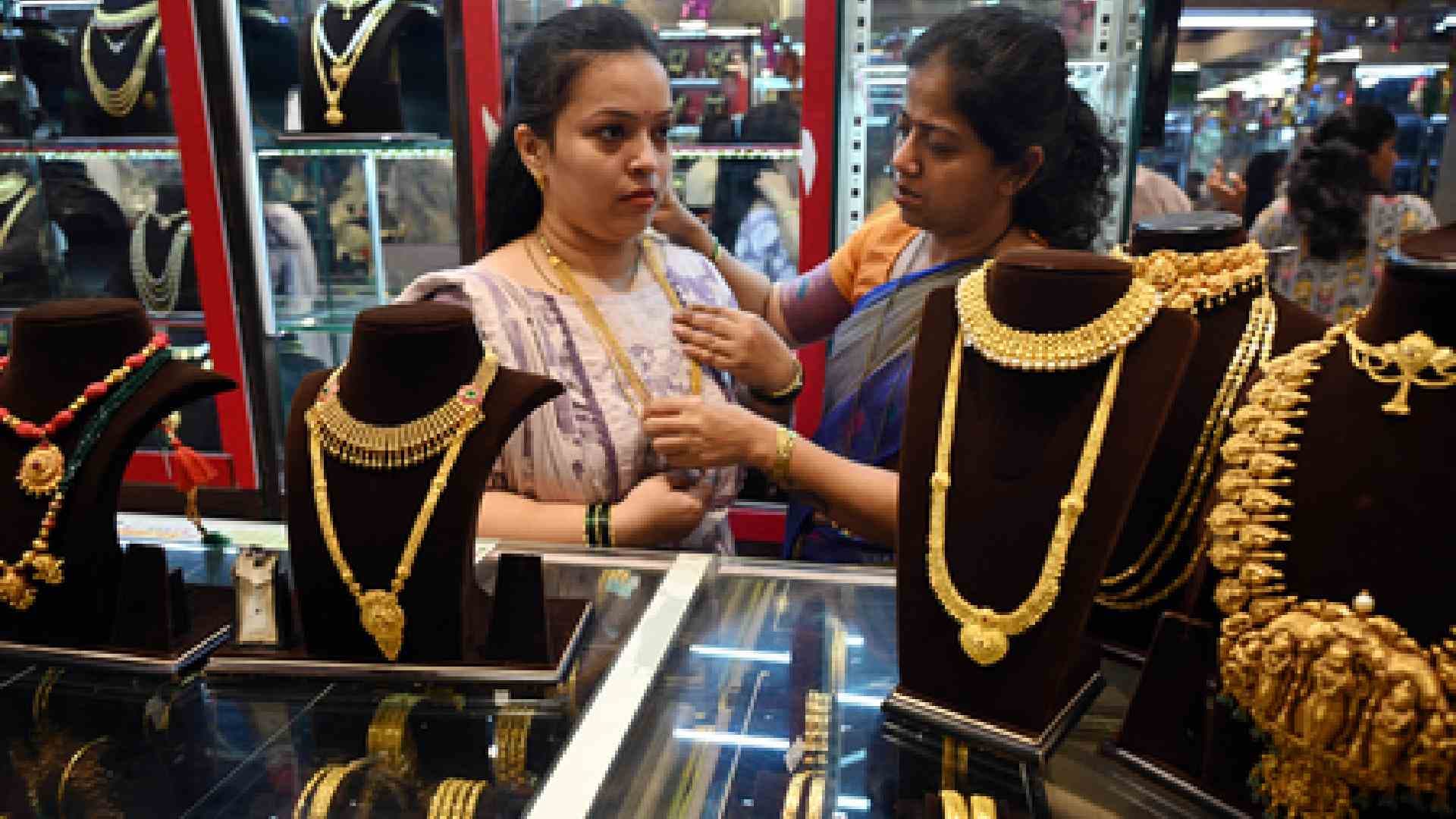 Gold, Silver Sustain Bull Run into 2026 on Safe-Haven Buying, Industrial Demand