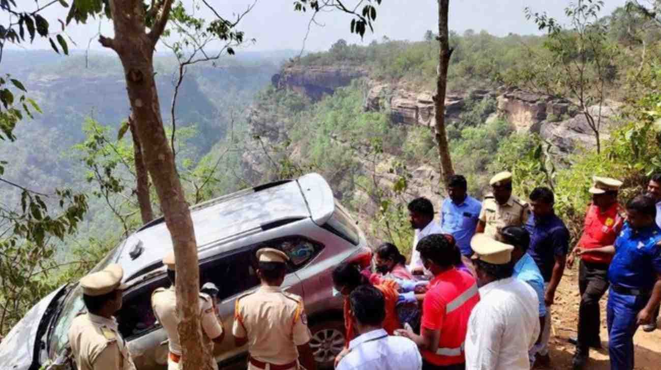 Tourist’s Car Rolls Down Into Gorge, Gets Stuck After Colliding With Tree