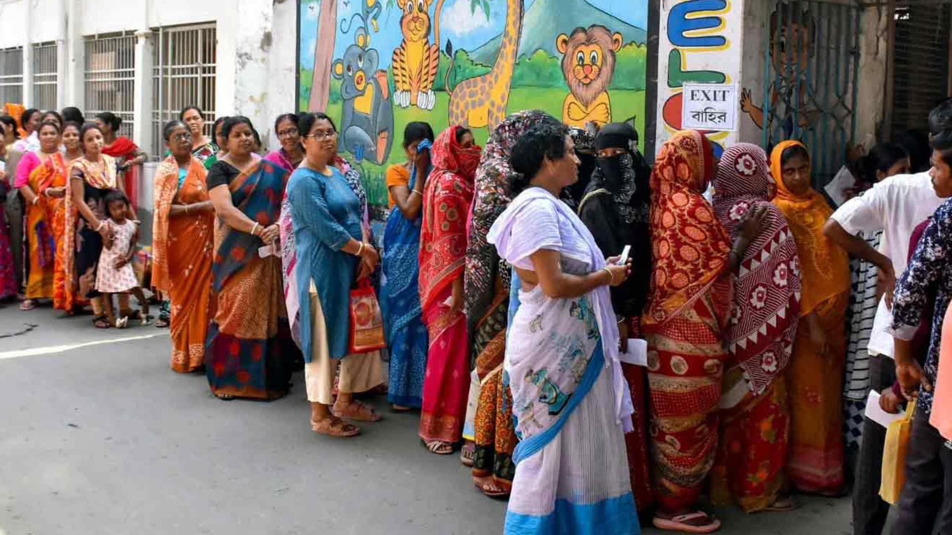 Re-Polling Underway in 15 Booths in South 24 Parganas