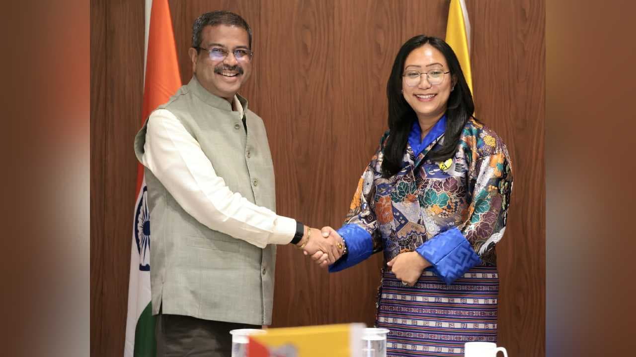 Dharmendra Pradhan Meets Bhutan’s Education Minister Yeezang De Thapa, Discusses Cooperation in Education and Skills