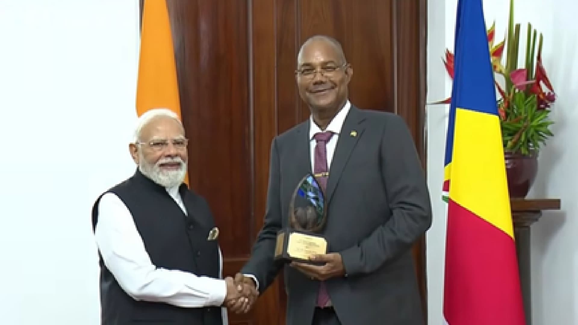 PM Modi Conferred Seychelles' Highest Environmental Award 'Guardian of the Blue Horizon'