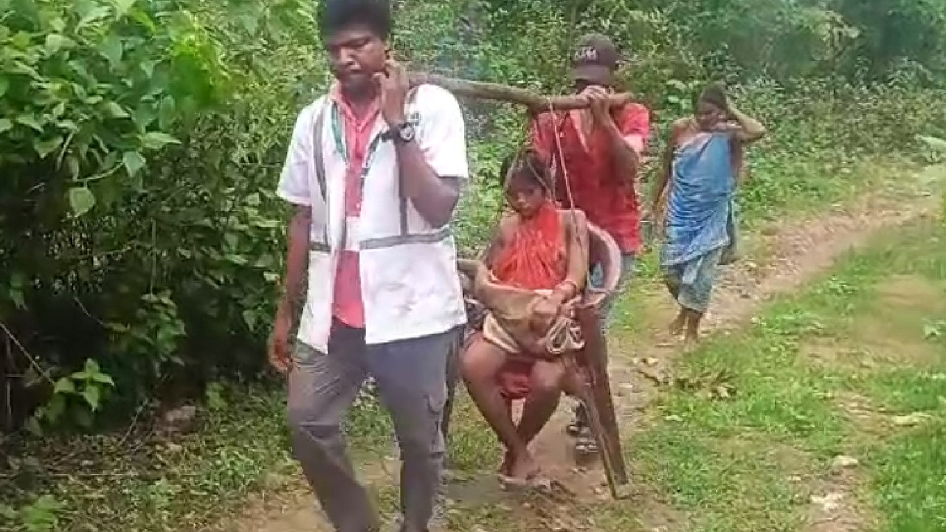 Pregnant Woman Carried 5 Km on Cot as Ambulance Fails to Reach Remote Malkangiri Village