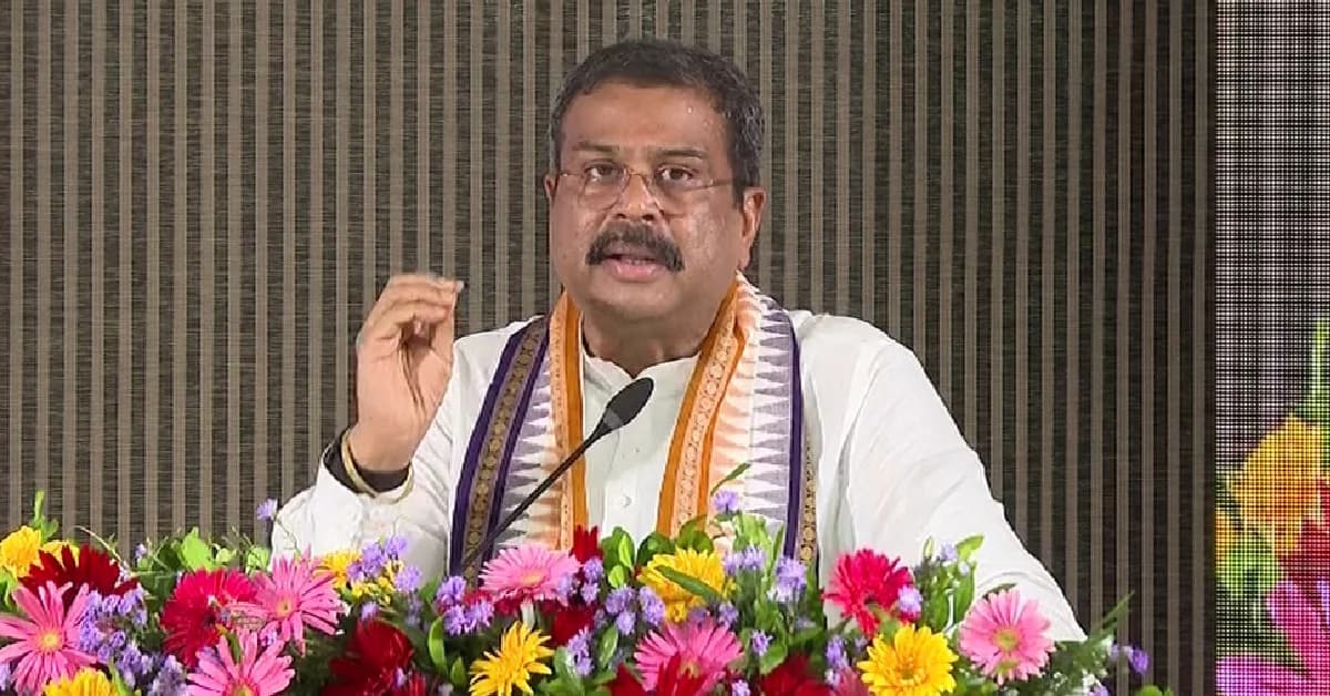Dharmendra Pradhan Urges Youth to Learn From History; Honours Padma Awardees at Gangadhar Meher University