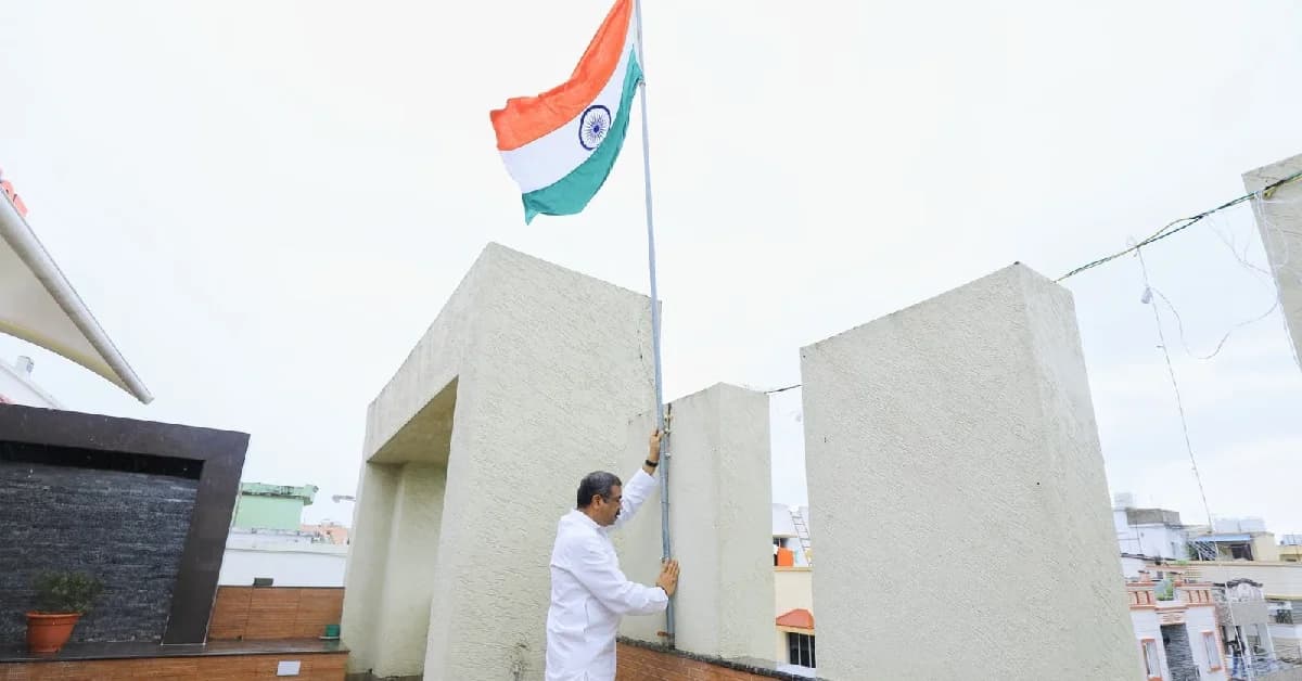 Dharmendra Pradhan Hoists Tricolour at Bhubaneswar Residence, Calls For Unity & Harmony