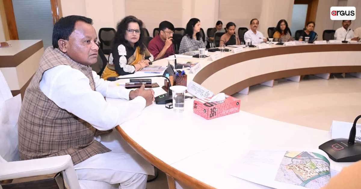 Odisha CM Reviews SCB Medical and Hanuman Bhatika Redevelopment Projects