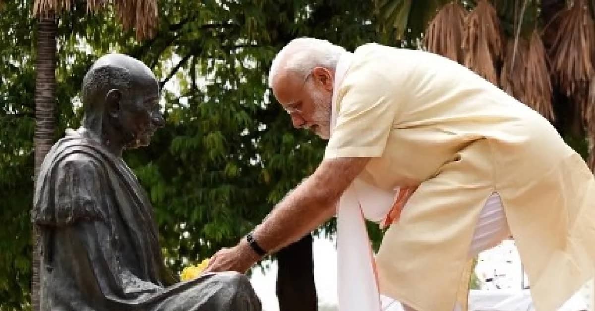 PM Modi, CM Yogi Adityanath Pay Tribute to Mahatma Gandhi on International Day of Non-Violence