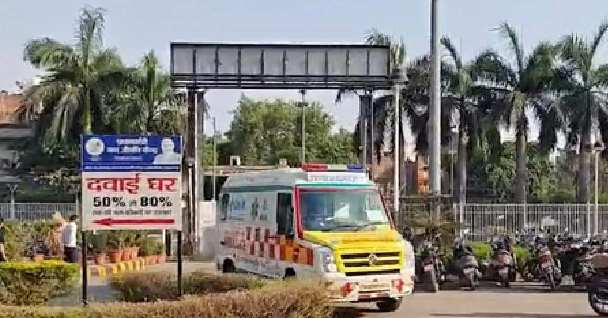 Multi-Storey Building Collapses in Northeast Delhi's Seemapuri; Several Feared Trapped, Rescue Underway