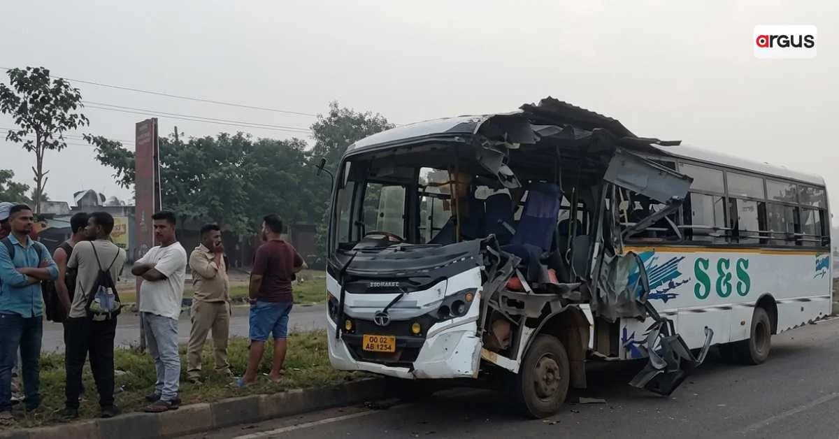 Tata Steel Employee Bus Collides with Truck in Dhenkanal, Three Critical