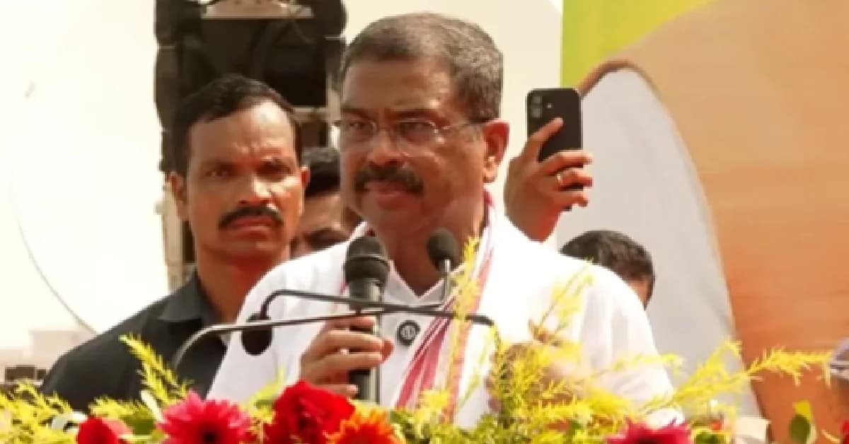 Dharmendra Pradhan Joins Seva Sankalp Abhiyan Cleanliness Drive in Puri; Sweeps Bada Danda