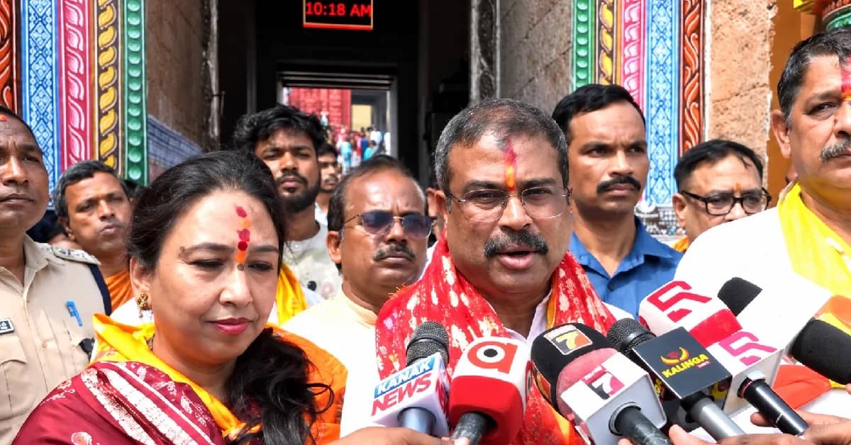 Sambalpur MP Dharmendra Pradhan Seeks Blessings of Lord Jagannath in Puri on Vijayadashami