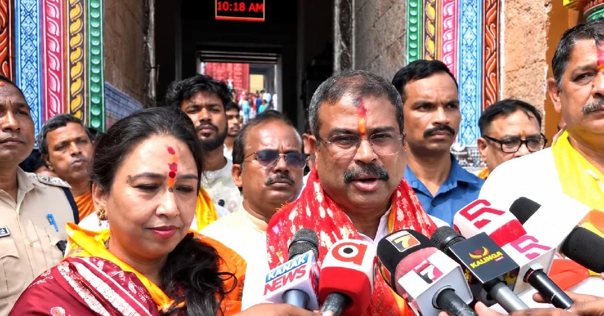 Sambalpur MP Dharmendra Pradhan Seeks Blessings of Lord Jagannath in Puri on Vijayadashami
