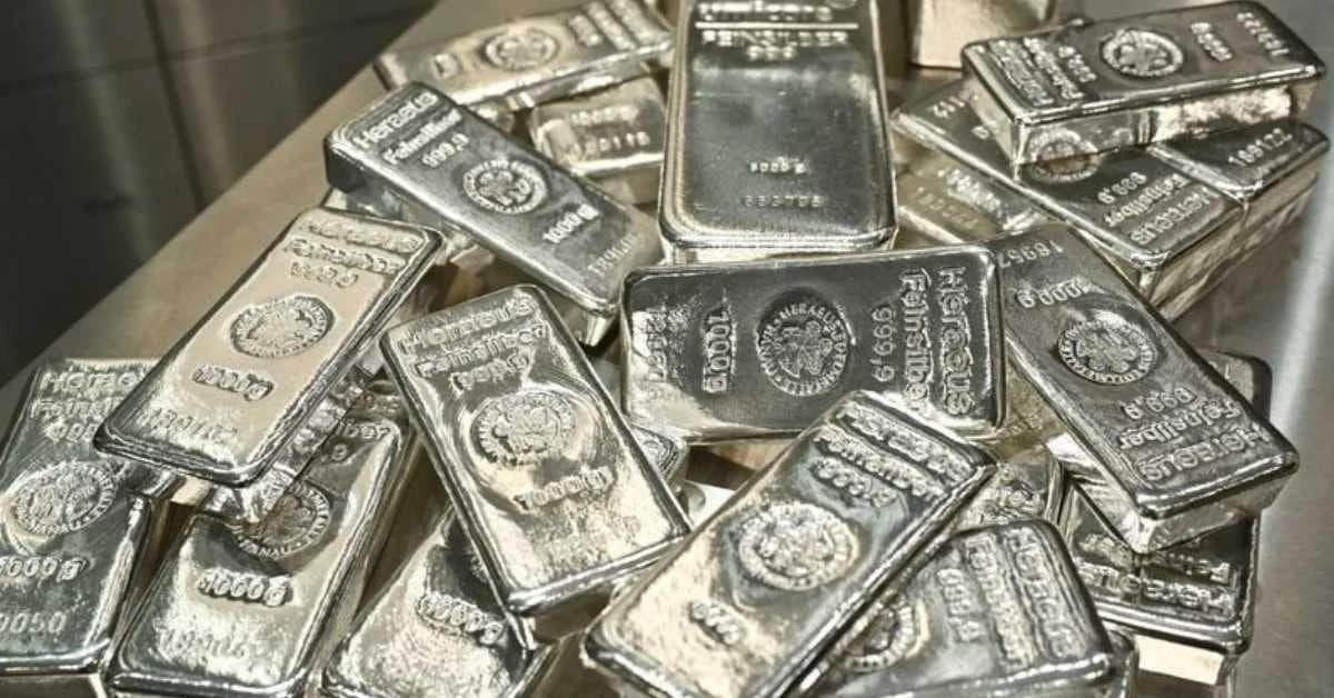 Silver Poised for Gains, but Strong Dollar May Limit Rally