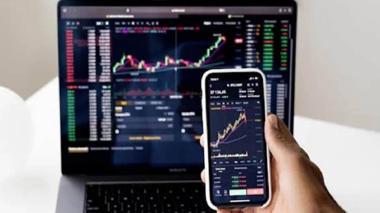 Stock market opens on positive note, reflecting mixed global sentiments