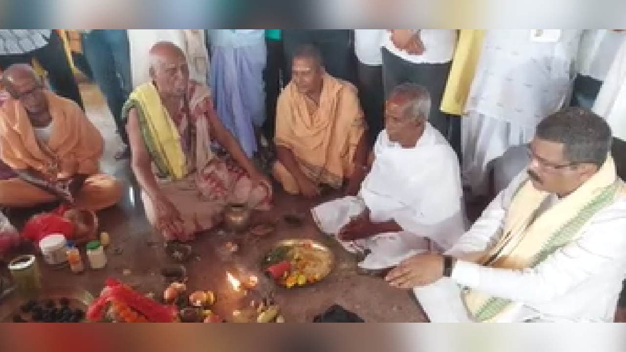 Union Minister Dharmendra Pradhan Offers Prayers At Maa Dakeswari Temple In Angul