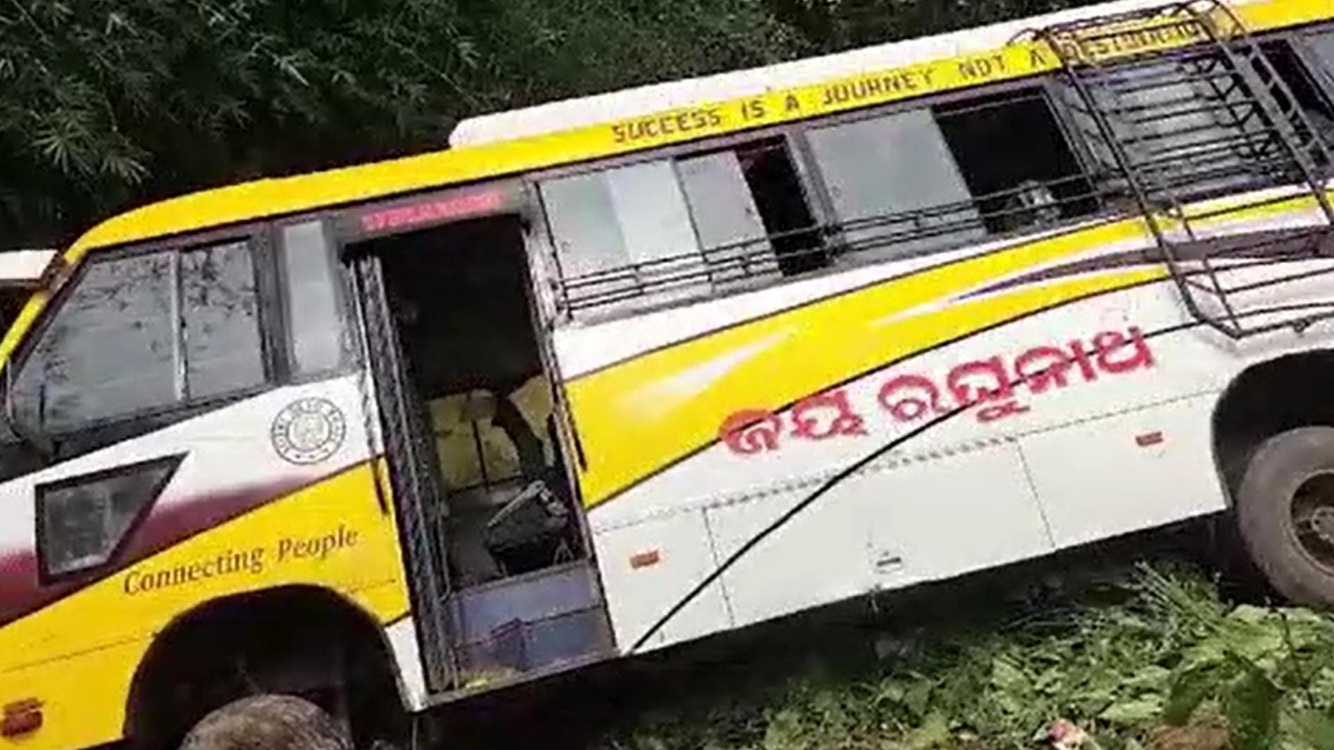 20 Injured As Bus Overturns In Bhadrak