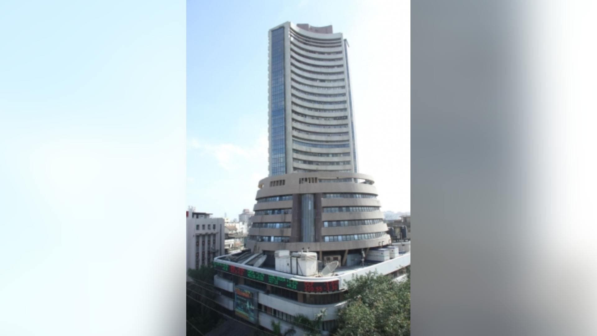 Sensex Trades Flat On Mixed Global Cues