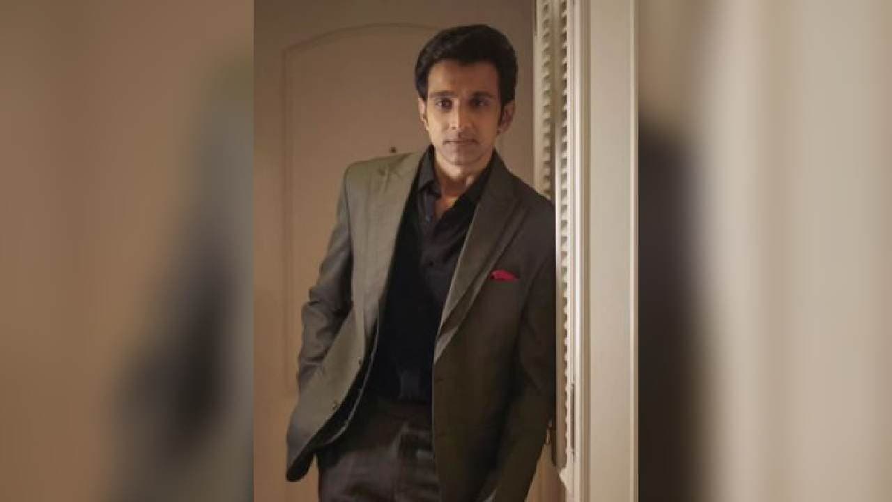 Pratik Gandhi Shaved His Legs To Wear Saree In 'Madgaon Express'