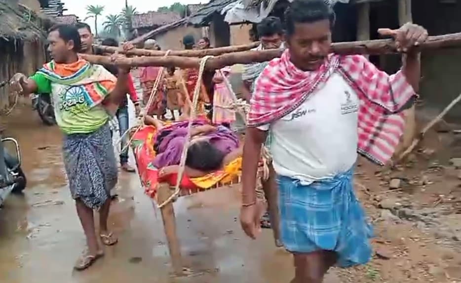 Patient Carried On Cot For 2 Km In Sambalpur