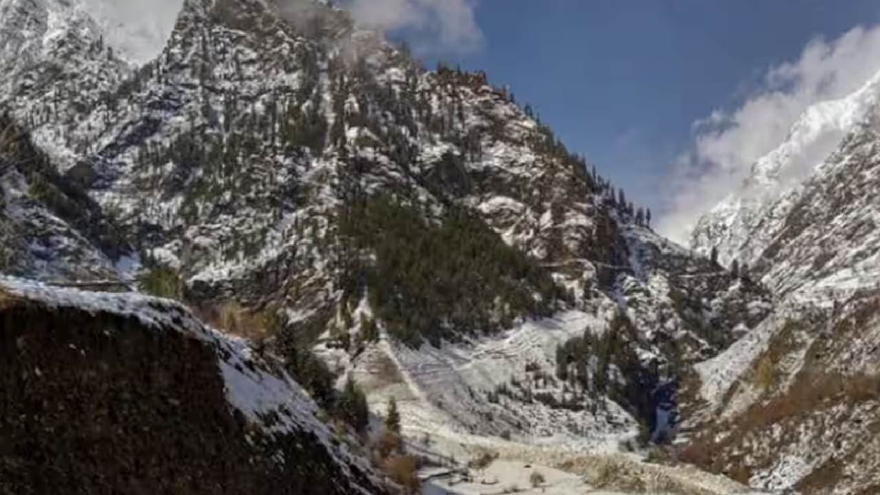 Himachal: 104 roads blocked due to rain and snowfall, yellow alert issued