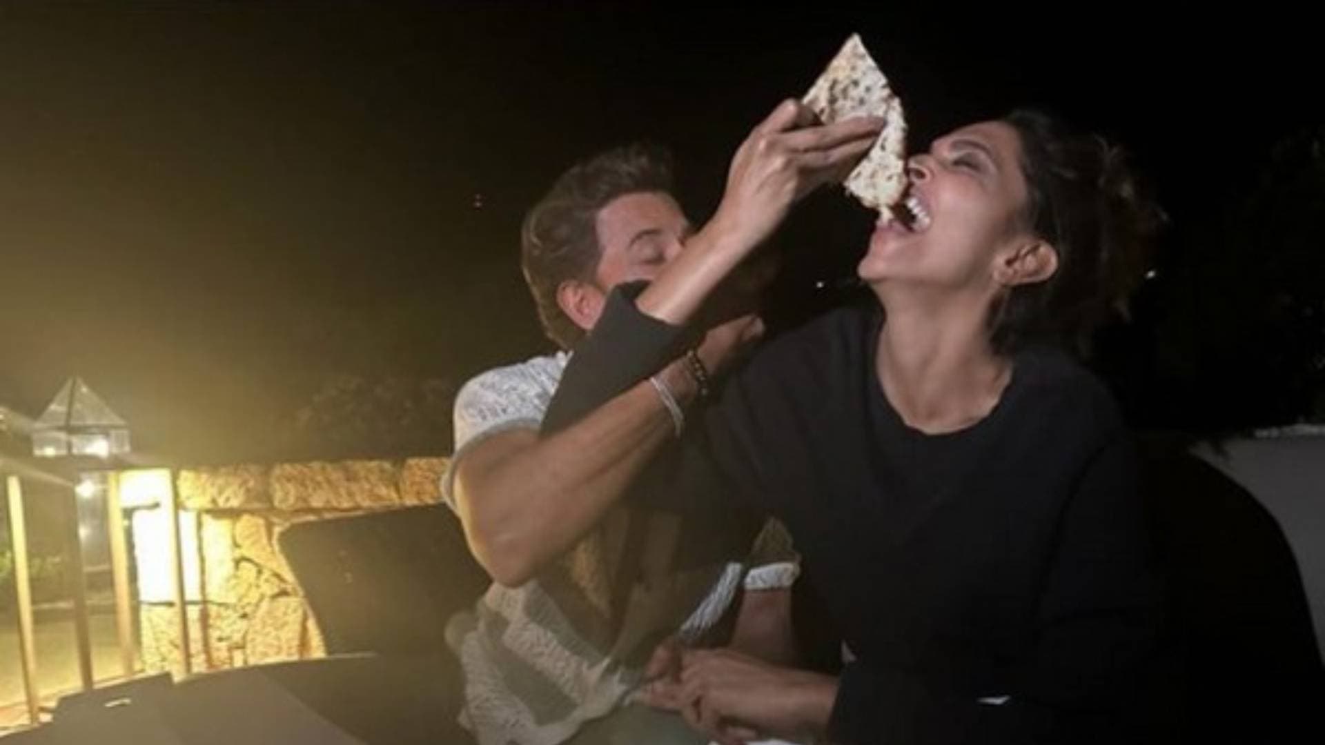 Deepika Padukone Fights Over Pizza With Hrithik Roshan