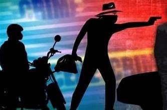 Miscreants Hurl Bombs, Snatch Away Rs 14L From Cattle Traders