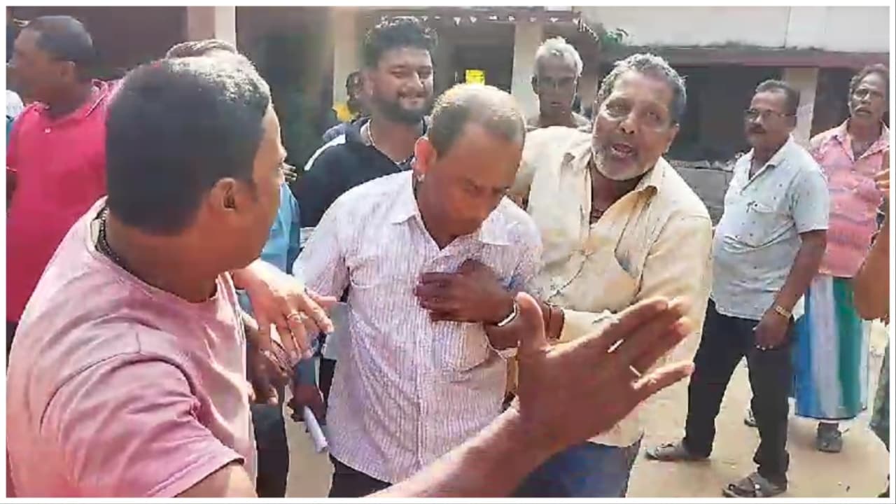 Balasore: Headmaster Misbehaves Class 8 Girl, Thrashed By Villagers