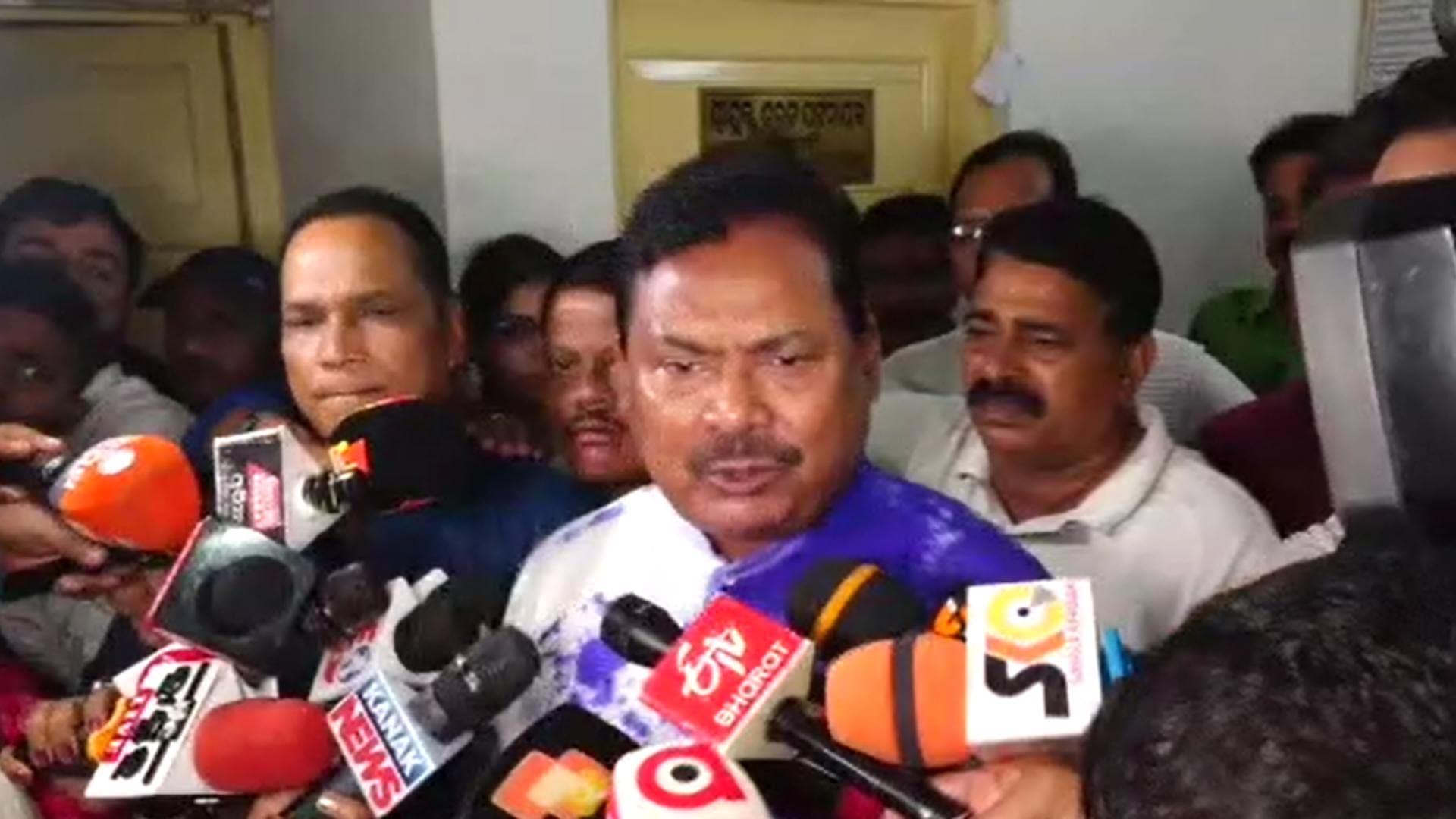 Congress Bhawan Tense As Miscreants Throw Ink At PCC Chief Sarat Pattanayak; FIR Lodged