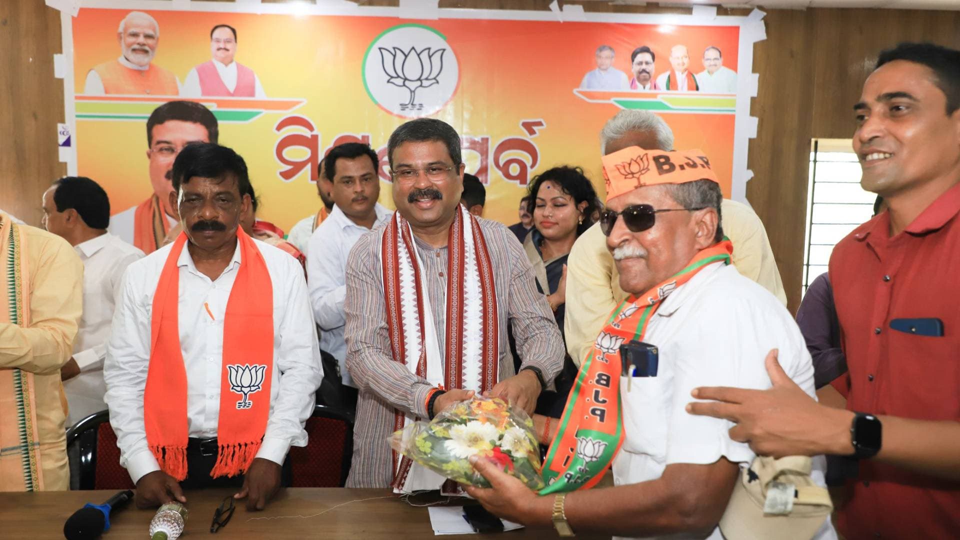 Dhenkanal: Several BJD, Congress Leaders Join BJP In Presence Of Union Minister Dharmendra Pradhan
