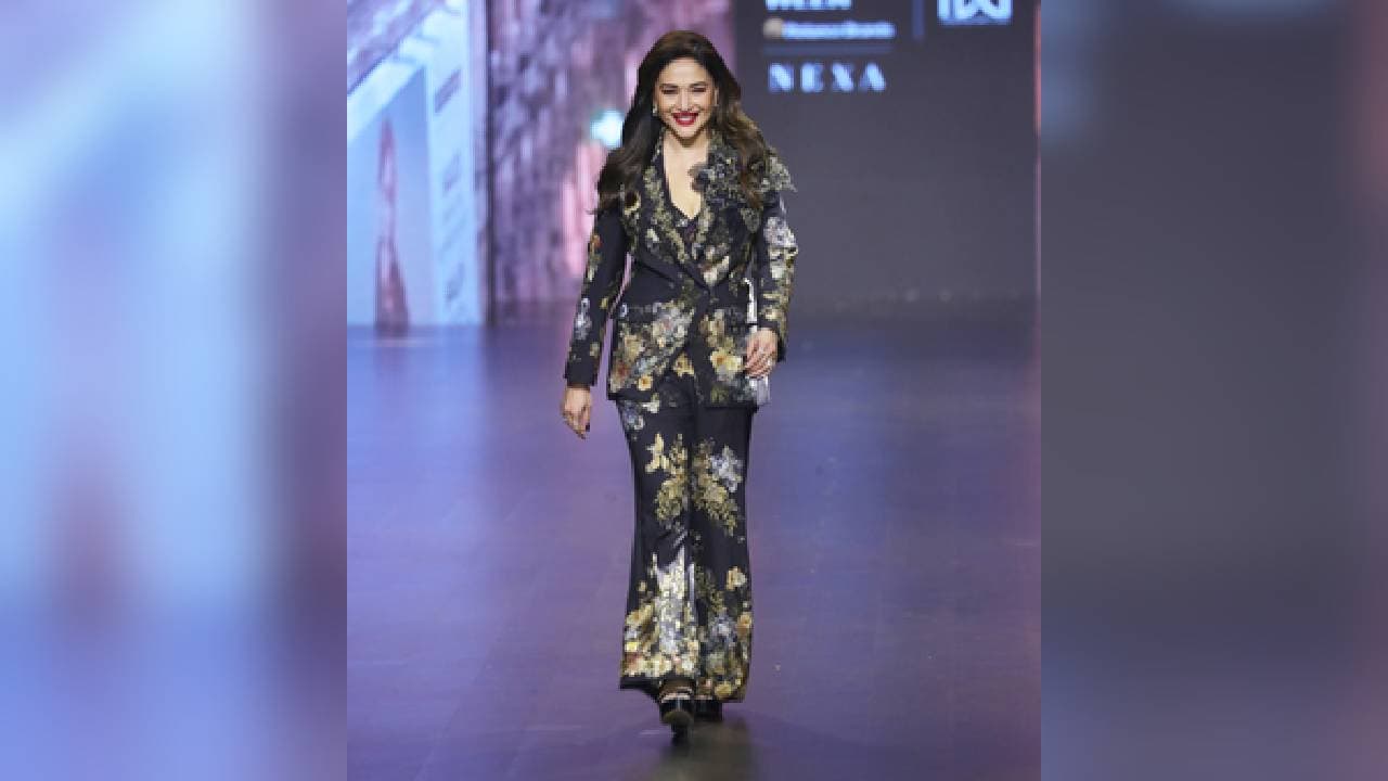 LFW x FDCI: Madhuri Dixit Grooves To Live Music On Runway As She Walks For Ranna Gill