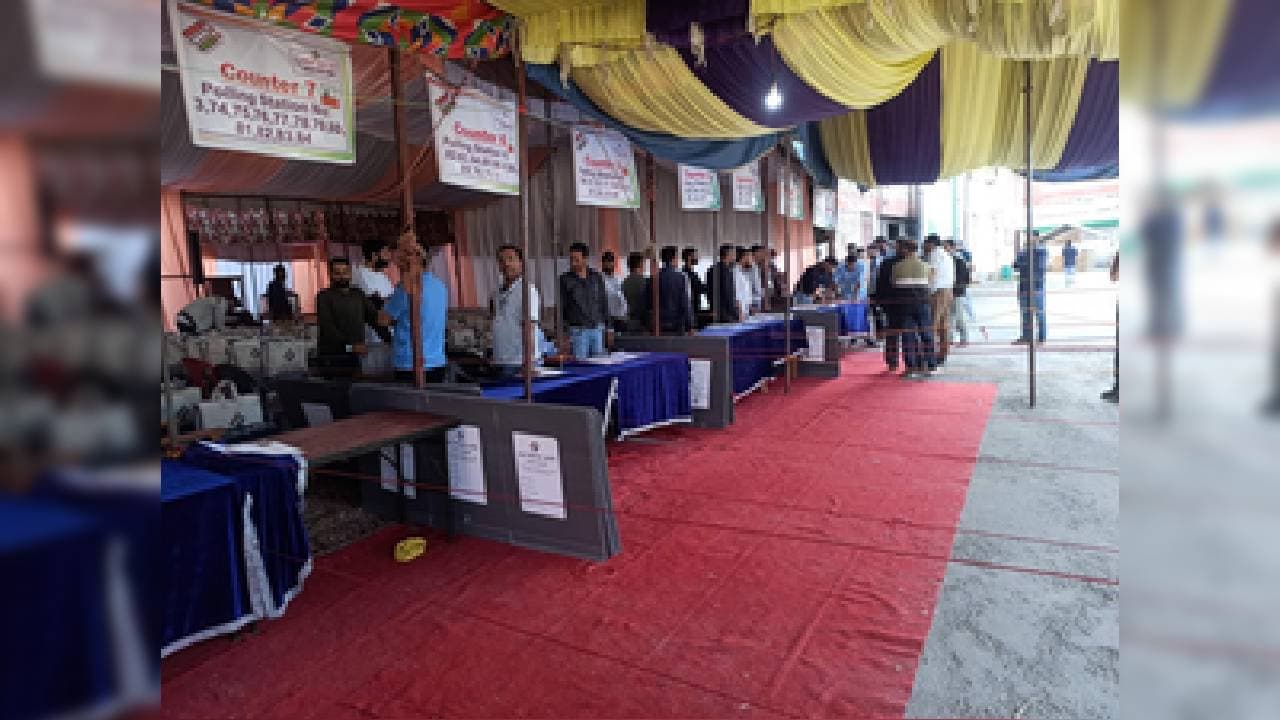 Voting Begins In Fifth Phase Of Lok Sabha Polls, Several Bigwigs In Fray