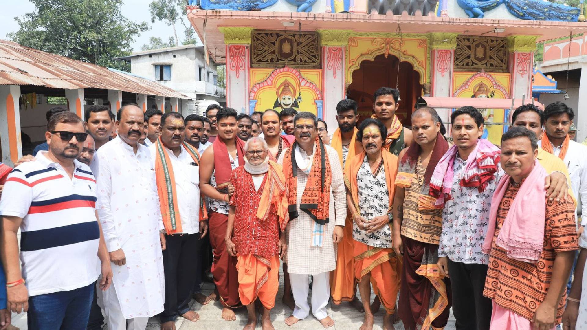 Union Minister Pradhan Visits Temples, Interacts With People In Sambalpur