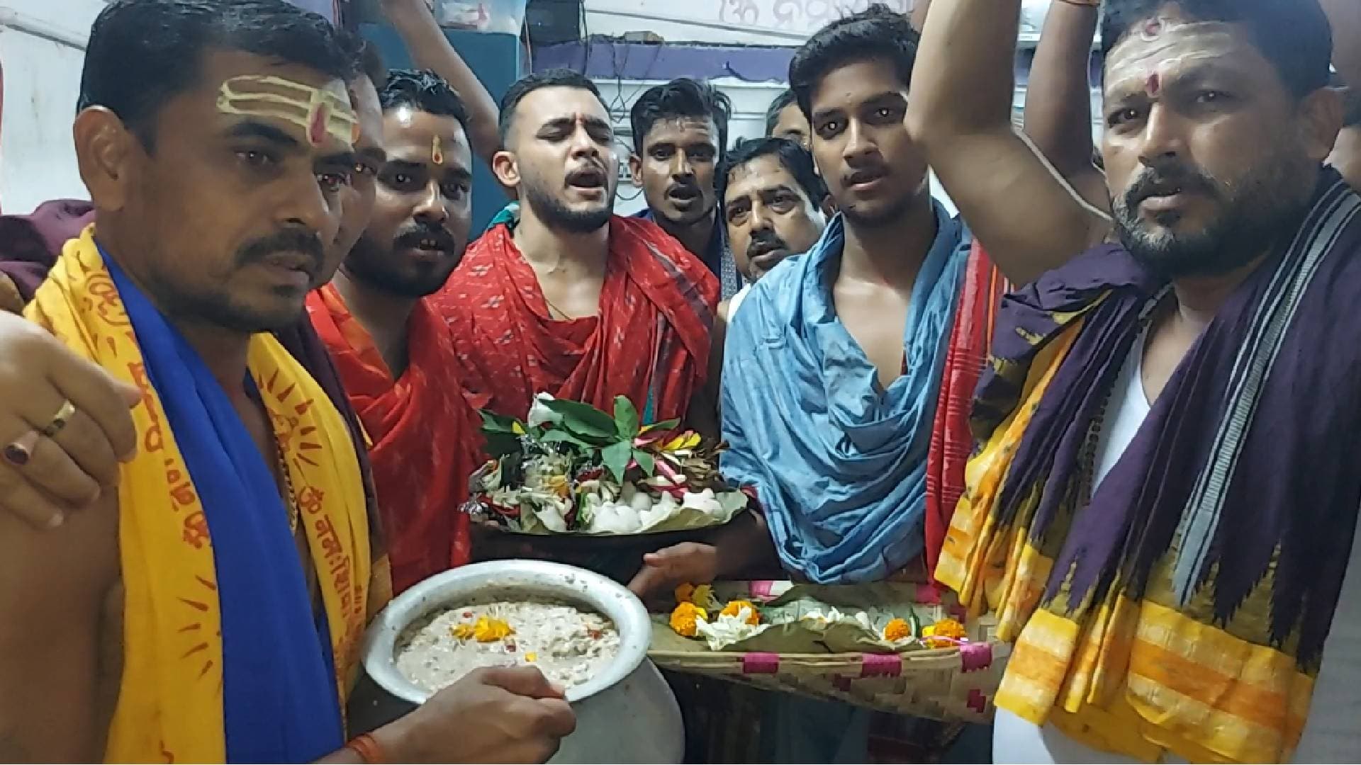 Gajabhoga Offered To Lord Dhabaleswar, Lakhs Throng Athagarh Shrine