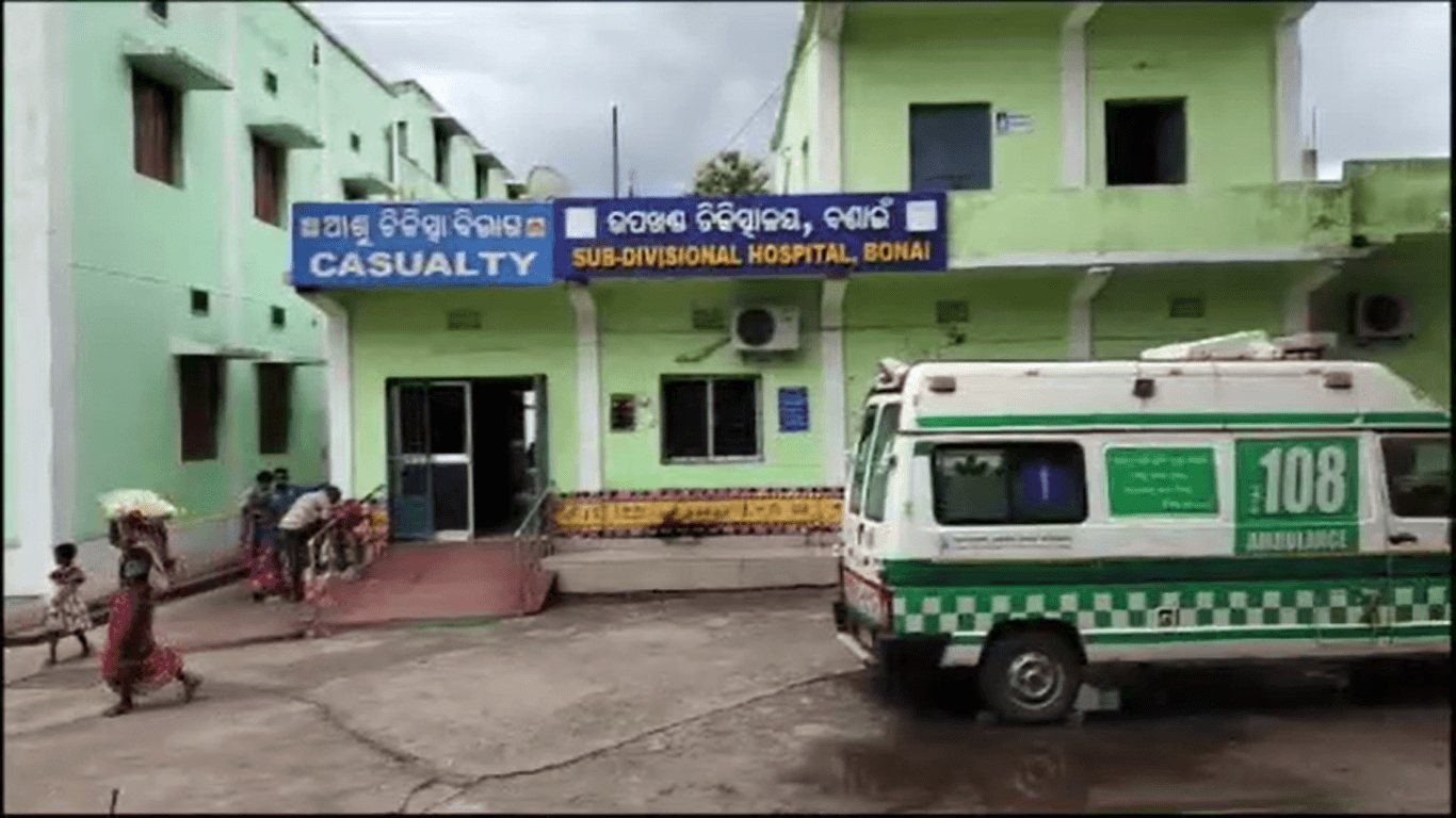 ମୋବାଇଲରେ ଖେଳ ଦେଖୁଥିବାବେଳେ ଧକ୍କା ଦେଲା ବାଇକ୍