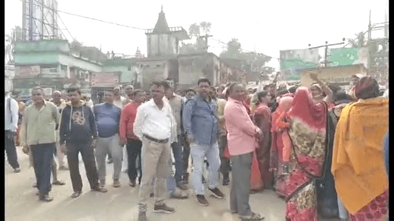 ବିଜୁବାବୁଙ୍କ ପ୍ରତିମୂର୍ତ୍ତି ଉନ୍ମୋଚନକୁ ନେଇ ମୁହାଁମୁହିଁ, ଧାରଣାରେ ବିଜେପି ନେତା ଓ କର୍ମୀ