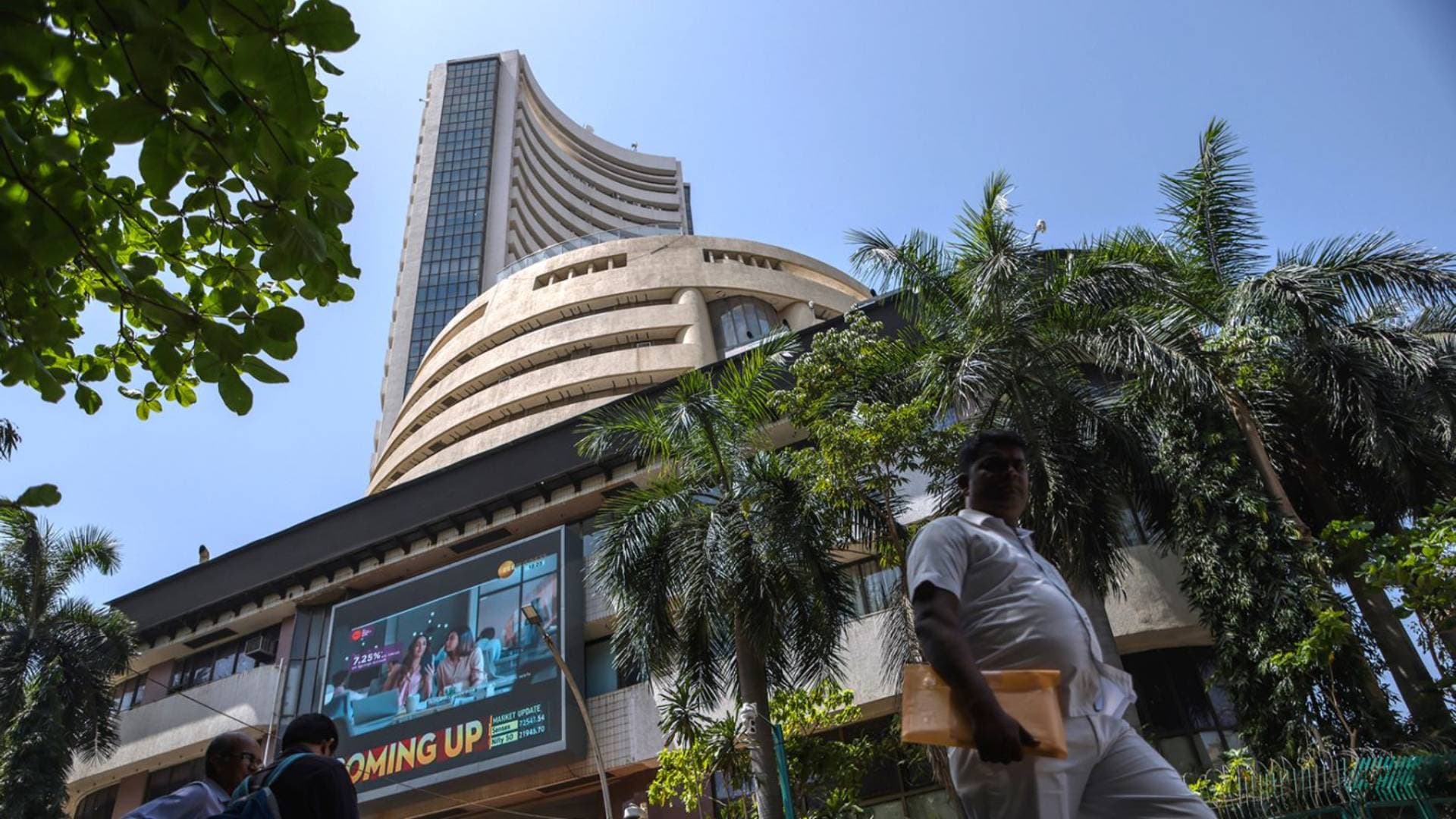 Indian Stock Market Opens Flat, PSU Bank Shares Lead