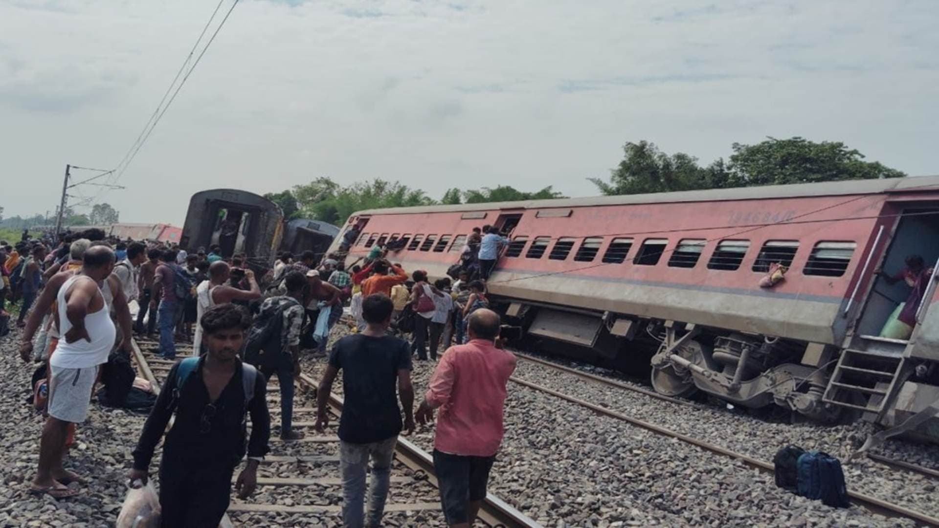 UP: Chandigarh-Dibrugarh Express Derails In Gonda
